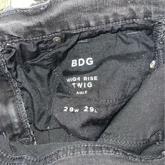 BDG high rise twig ankle jeans with knee patches - Picture 9 of 11